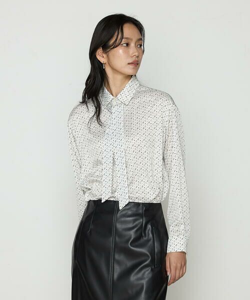 COMME CA COMFORT/コムサ・コンフォート(Lサイズ) 〔 TALLサイズ 〕 サテンワッシャーダイヤ小紋柄 ブラウス 02:オフ系 13号 COMME CA COMFORT/コムサ・コンフォート(Lサイズ) 〔 TALLサイズ 〕 サテンワッシャーダイヤ小紋柄 ブラウス 02:オフ系 13号