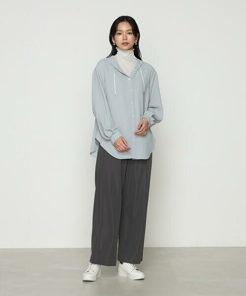 COMME CA COMFORT / コムサ・コンフォート（Lサイズ） シャツ・ブラウス | 〔 +サイズ 〕 バックサテン梨地 フード付きブラウス | 詳細1