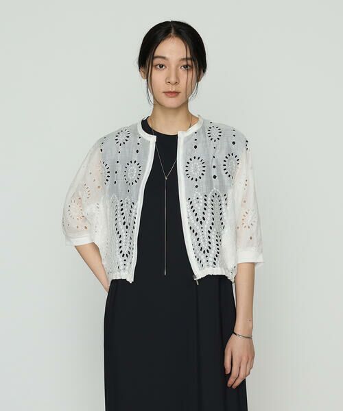 COMME CA COMFORT/コムサ・コンフォート(Lサイズ) 〔 +サイズ 〕 エンブロイダリー ラミー刺繍ブルゾン 01:ホワイト 13号 COMME CA COMFORT/コムサ・コンフォート(Lサイズ) 〔 +サイズ 〕 エンブロイダリー ラミー刺繍ブルゾン 01:ホワイト 13号