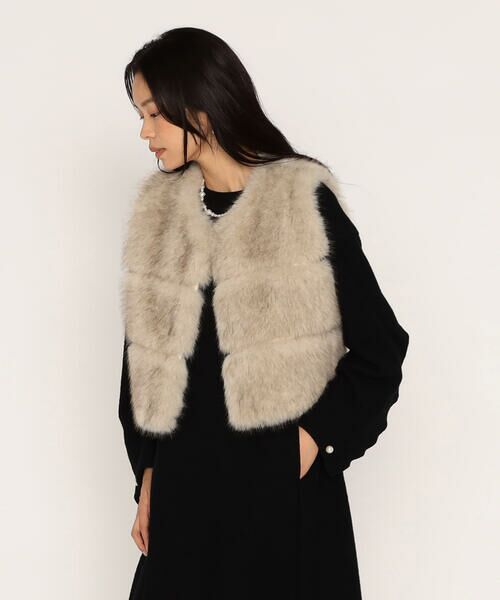 COMME CA PLATINUM / コムサ・プラチナ ベスト | フェイクファー ショートジレ | 詳細11