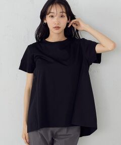 《デザイン》<br>前身頃はスッキリとTシャツライクに着られ、<br>後身頃は裾を布帛生地で切り替えて<br>程よい分量のギャザーを入れた、<br>甘くなりすぎないペプラムシルエットです。<br>程よくゆとりのあるサイズ感で、裾は後ろが長く、<br>気になるヒップ周りをナチュラルにカバーする丈感です。<br>更にペプラムシルエットが目線を上にあげ、<br>体系カバーとスタイルアップを叶えます◎<br>テーパードやデニムに合わせた<br>甘辛スタイリングがおすすめです。<br><br>《素材》<br>綿100％で肌触りの良いスムース。<br>程よい肉厚感があるのに軽く、ストレッチ性があります。<br>表面は毛羽が少なくスッキリとした印象です。<br>後裾の布帛生地も綿100％で普段使いに最適です。<br><br>……………………<br>透け感：なし<br>厚さ：普通<br>伸縮性：あり<br>光沢感：なし<br>裏地：なし<br>ポケット：なし<br>洗濯方法：洗濯機（弱）<br>……………………