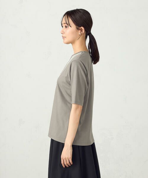 COMME CA ISM / コムサイズム カットソー | パールネックレスプリント　トロンプルイユＴシャツ | 詳細10