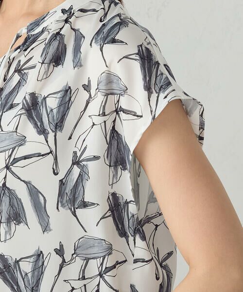 COMME CA ISM / コムサイズム シャツ・ブラウス | ポリエステルデシンフラワープリント キャップスリーブブラウス | 詳細10