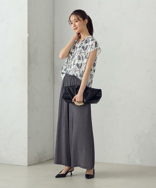 COMME CA ISM / コムサイズム シャツ・ブラウス | ポリエステルデシンフラワープリント キャップスリーブブラウス | 詳細2