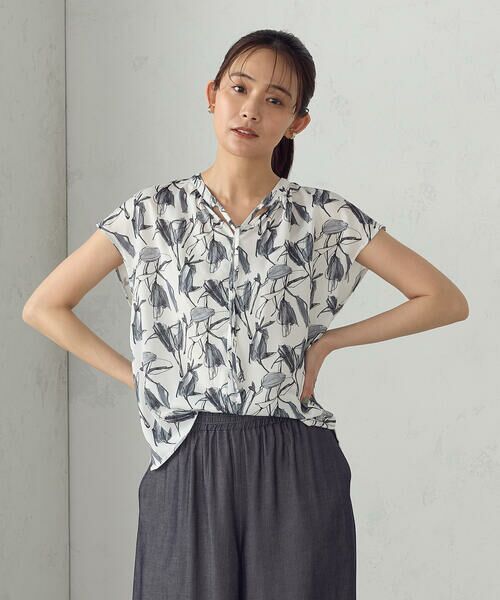COMME CA ISM / コムサイズム シャツ・ブラウス | ポリエステルデシンフラワープリント キャップスリーブブラウス | 詳細4