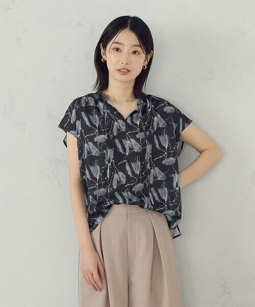 COMME CA ISM/コムサイズム ポリエステルデシンフラワープリント キャップスリーブブラウス ブラック L COMME CA ISM/コムサイズム ポリエステルデシンフラワープリント キャップスリーブブラウス ブラック L