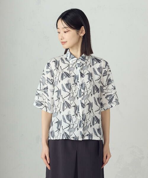 COMME CA ISM / コムサイズム シャツ・ブラウス | ポリエステルデシン フラワープリント クロップドシャツ | 詳細4