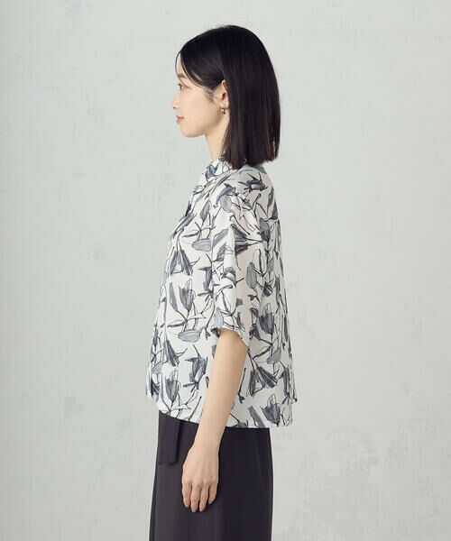 COMME CA ISM / コムサイズム シャツ・ブラウス | ポリエステルデシン フラワープリント クロップドシャツ | 詳細5