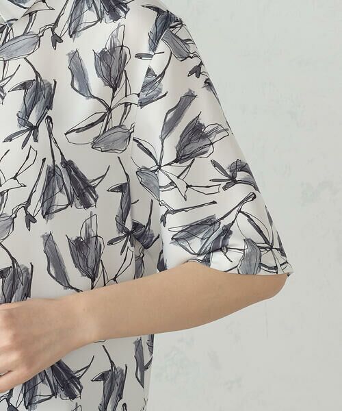 COMME CA ISM / コムサイズム シャツ・ブラウス | ポリエステルデシン フラワープリント クロップドシャツ | 詳細8