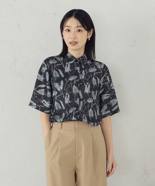 COMME CA ISM / コムサイズム シャツ・ブラウス | ポリエステルデシン フラワープリント クロップドシャツ | 詳細15