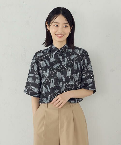 COMME CA ISM / コムサイズム シャツ・ブラウス | ポリエステルデシン フラワープリント クロップドシャツ | 詳細16
