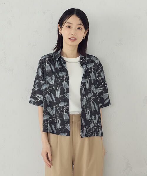 COMME CA ISM/コムサイズム ポリエステルデシン フラワープリント クロップドシャツ ブラック M COMME CA ISM/コムサイズム ポリエステルデシン フラワープリント クロップドシャツ ブラック M
