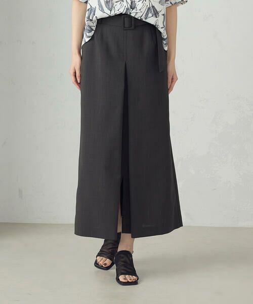 COMME CA ISM / コムサイズム ロング・マキシ丈スカート | 【セットアップ対応】ベルテッドタックスカート(チャコール)