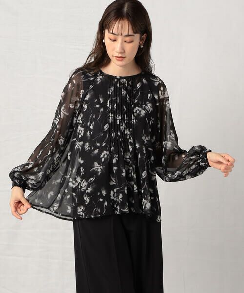 COMME CA ISM / コムサイズム シャツ・ブラウス | 水彩画の様な滲みが美しく品のあるフラワープリントブラウス/セットアップ対応（ブラック）