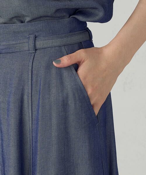 COMME CA ISM / コムサイズム ロング・マキシ丈スカート | 【セットアップ対応】デニムライクシャンブレー ナローベルト フレアスカート | 詳細11