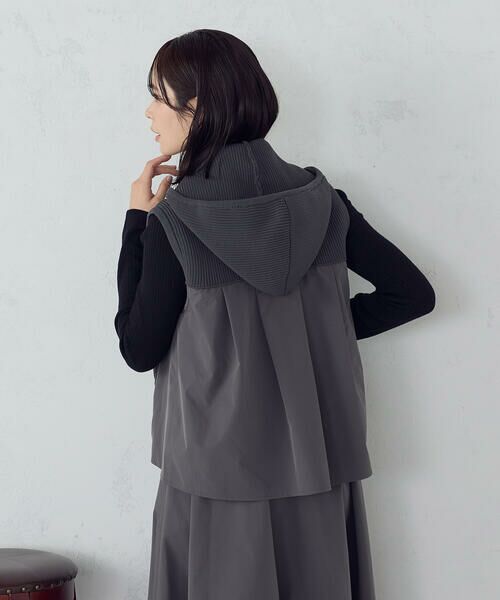 COMME CA ISM / コムサイズム ベスト | ケーブルニット×タフタジレ | 詳細23