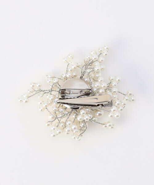 COMME CA ISM / コムサイズム ブローチ・コサージュ | プラスチックパール　フラワーブローチ | 詳細4