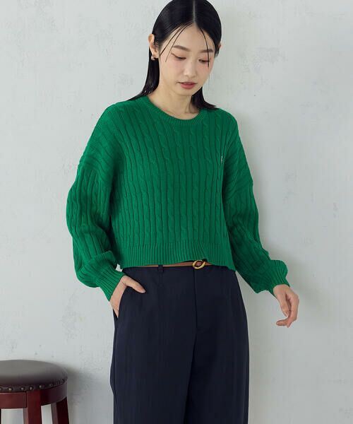 COMME CA ISM / コムサイズム ニット・セーター | ワンポイント刺繍ケーブルニット（グリーン）