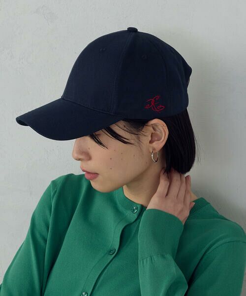 COMME CA ISM / コムサイズム キャップ | ロゴ刺繍キャップ（ネイビー）