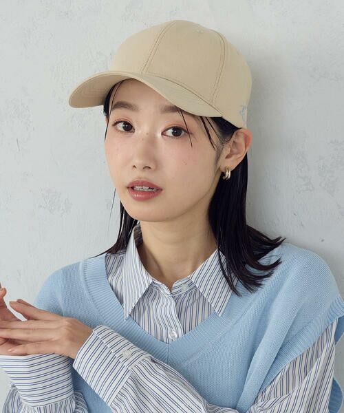 COMME CA ISM / コムサイズム キャップ | ロゴ刺繍キャップ（ベージュ）