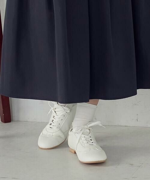 COMME CA ISM / コムサイズム フラットシューズ | レースアップシューズ（ホワイト）