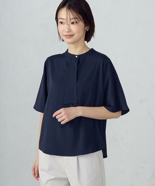 COMME CA ISM / コムサイズム シャツ・ブラウス | ボウタイ風 半袖ブラウス（ネイビー）