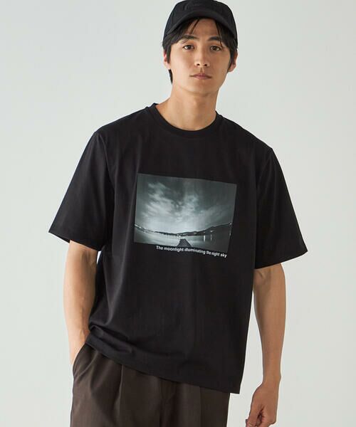COMME CA ISM / コムサイズム Tシャツ | シルケット天竺 フォトプリントTシャツ（ブラック）