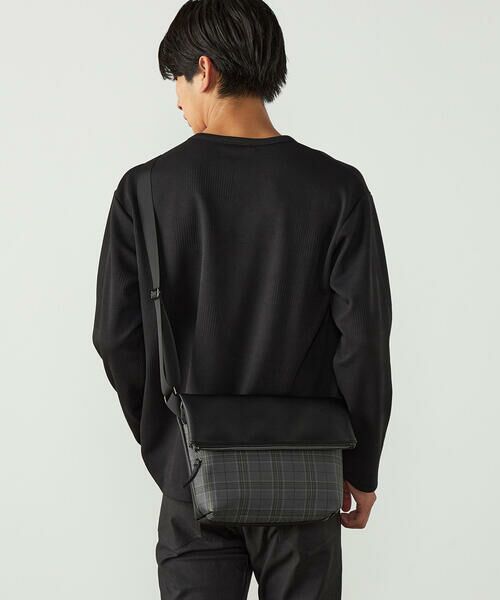 COMME CA ISM / コムサイズム ショルダーバッグ | シュリンク型押し＆チェック柄 ショルダーバッグ（ブラック×チェック）