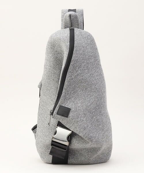 COMME CA MEN / コムサ・メン メッセンジャーバッグ・ウエストポーチ | 【COMME CA MEN BLACK】ネオプレントライアングル ボディーバッグ（グレー）