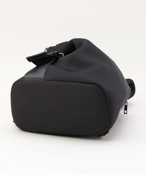 COMME CA MEN / コムサ・メン メッセンジャーバッグ・ウエストポーチ | 【COMME CA MEN BLACK】ネオプレントライアングル ボディーバッグ | 詳細4