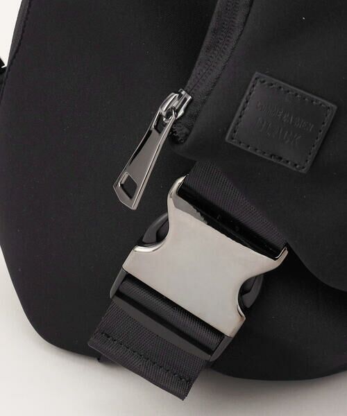 COMME CA MEN / コムサ・メン メッセンジャーバッグ・ウエストポーチ | 【COMME CA MEN BLACK】ネオプレントライアングル ボディーバッグ | 詳細8