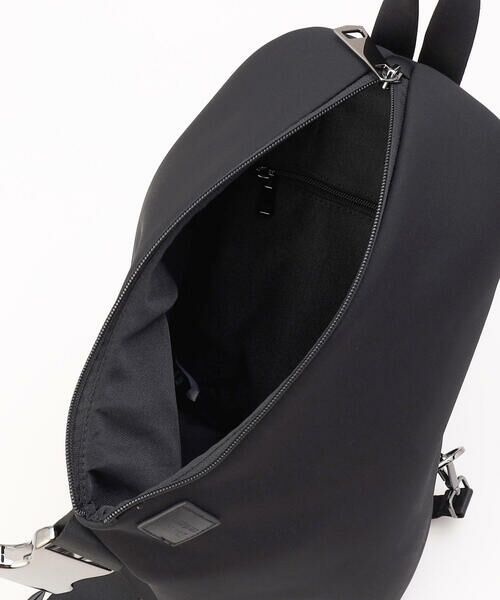 COMME CA MEN / コムサ・メン メッセンジャーバッグ・ウエストポーチ | 【COMME CA MEN BLACK】ネオプレントライアングル ボディーバッグ | 詳細10