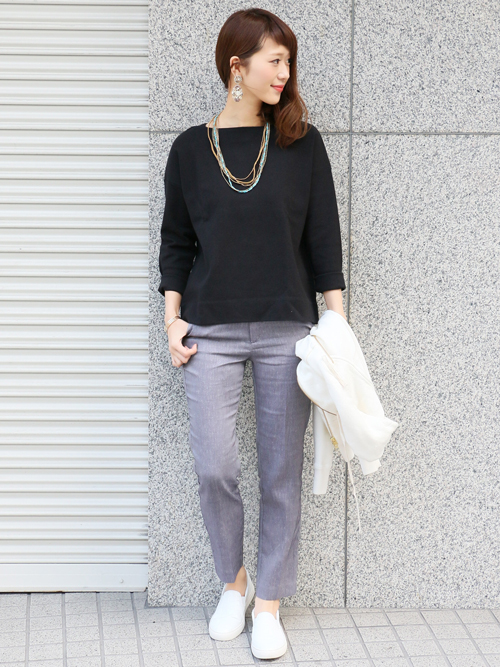 Urban Research Doorsスタッフのtシャツを使ったレディースファッションコーディネート No 5303