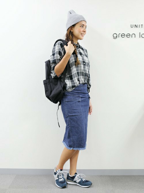 今すぐ欲しい! 人気【WEB限定】チェックシャツが主役のカジュアルスタイル。 
少し涼しくなってきた今の季節にはコットンシャツが大活躍! 
フリンジデザインが今季らしいデニムスカートとの相性バツグンです。 