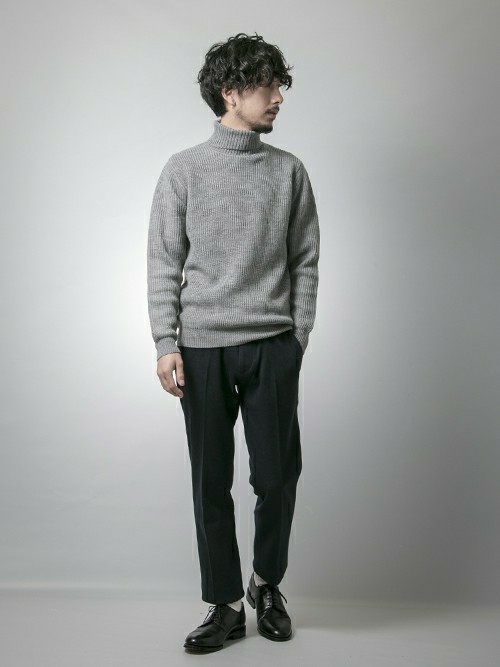 Urban Researchスタッフのニット セーターを使ったメンズファッションコーディネート No 46