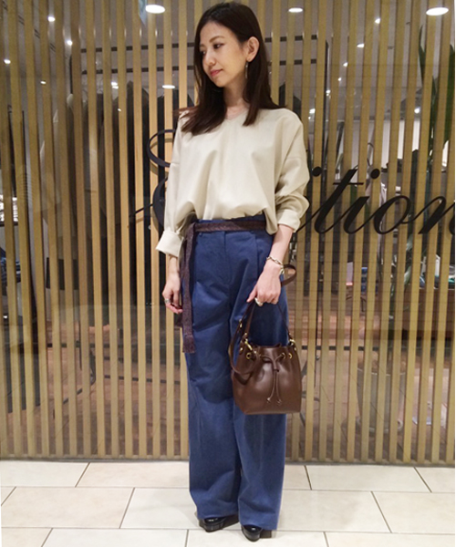 Tomorrowlandスタッフのシャツ ブラウスを使ったレディースファッションコーディネート No 9172