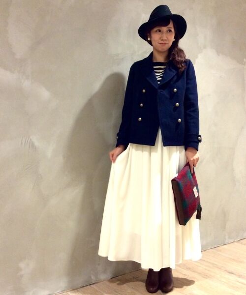 今年トレンドのふんわりボリュームなマキシスカート★
メルトン素材のＰコートを合わせてすっきりバランスに。