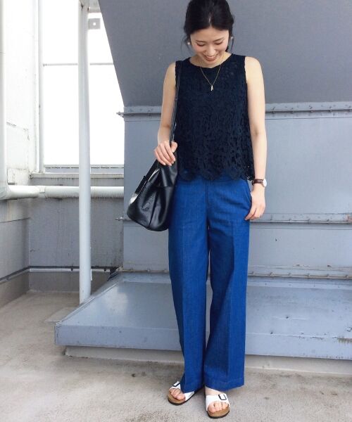 どんなトップスとも相性良く合わせられ、
マストアイテムになること間違いなしのパンツです！