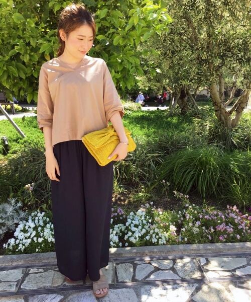 今年らしいゆったりシルエットで大人のリラックスコーデ♪