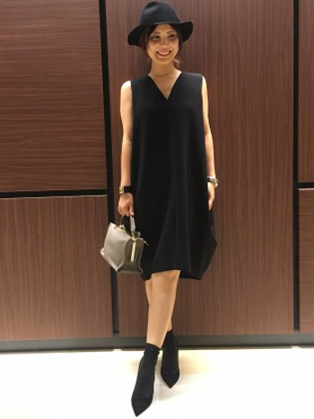デイリーにもパーティーにも使える便利なブラックワンピは大人の新定番！