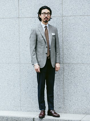 warm color×glen check
グレンチェックのジャケットをメインにしたトラッドなスタイリング。
暖色のシューズ＆タイを合わせることで、アクセントが効いた着こなしに。