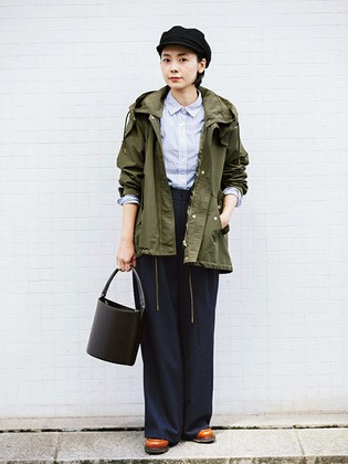 イチオシのAラインのミリタリーコートは大人カジュアルな着こなしがオススメ。ワイドパンツや小物でとことんトレンド感のある仕上がりに。 