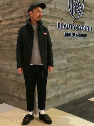 グレーのワントーンコーディネート。
ケーブル編みやチェック柄、ファー等をと入りれることで、
単調にならないようにしました。 