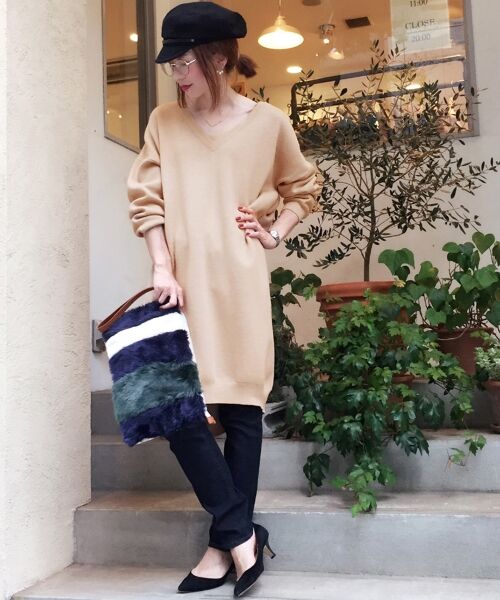 しっかりと厚みがありながら、
さっぱりとしたニット素材で仕上げられたワンピース♪