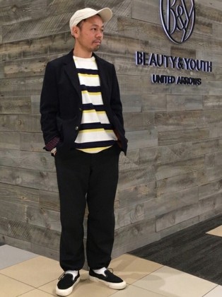 ジャケット、ニットを
普段よりオーバーサイズにして、
今年らしい合わせにしました。 