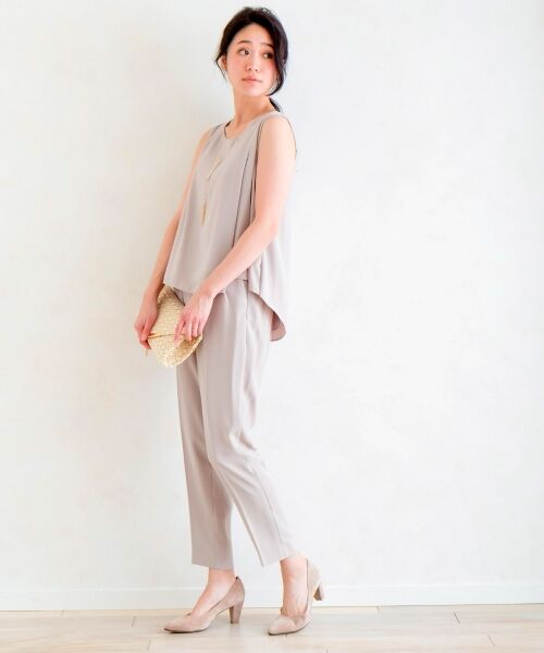 ベーシックカラーが上品な雰囲気を醸し出す、
パーティーシーンなどにぴったりのセットアップドレスが登場♪