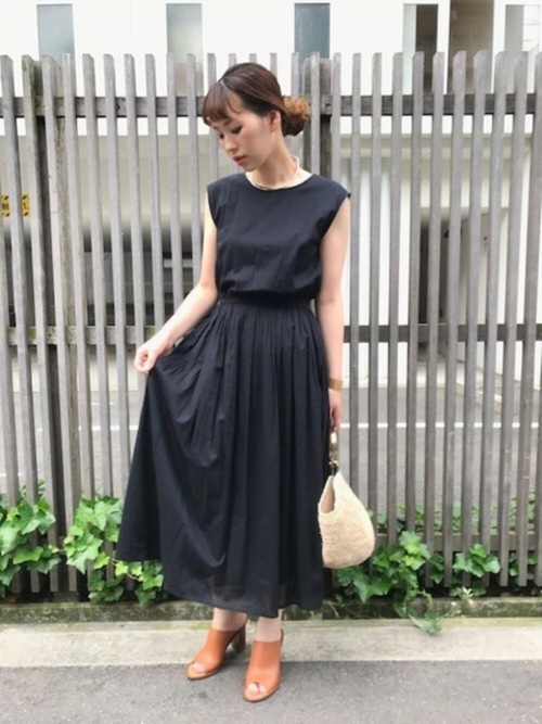 Urban Research Rossoスタッフのワンピースを使ったレディースファッションコーディネート No