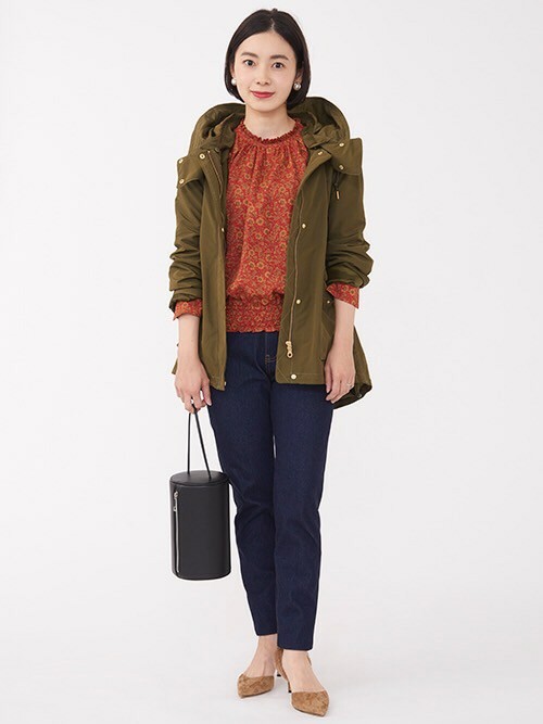 ミリタリージャケットを大人っぽく着こなして