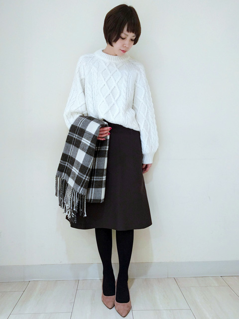 編地の立体感が可愛い、ニットプルオーバーは
袖まで華やかな主役アイテム！
暖かくお洒落を楽しめるデザインが◎