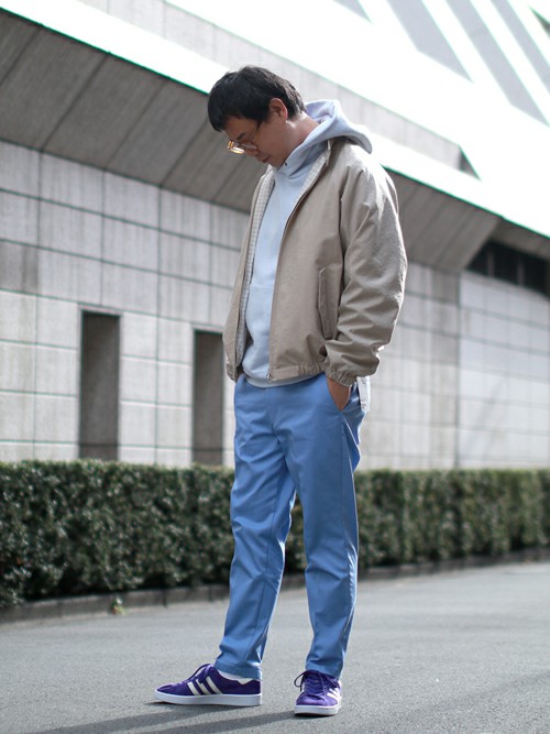 ブルーのグラデーションを効果的に活用。